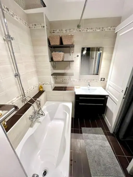 Appartement Grand Dans 8 Couchages Paris
