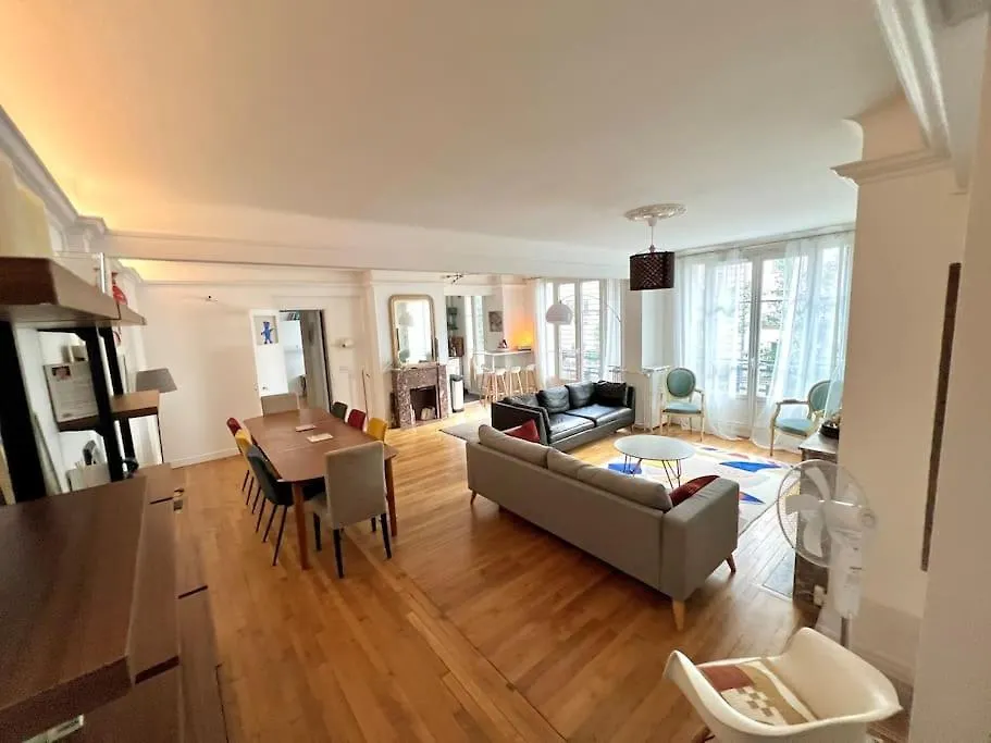 Appartement Grand Dans 8 Couchages Paris