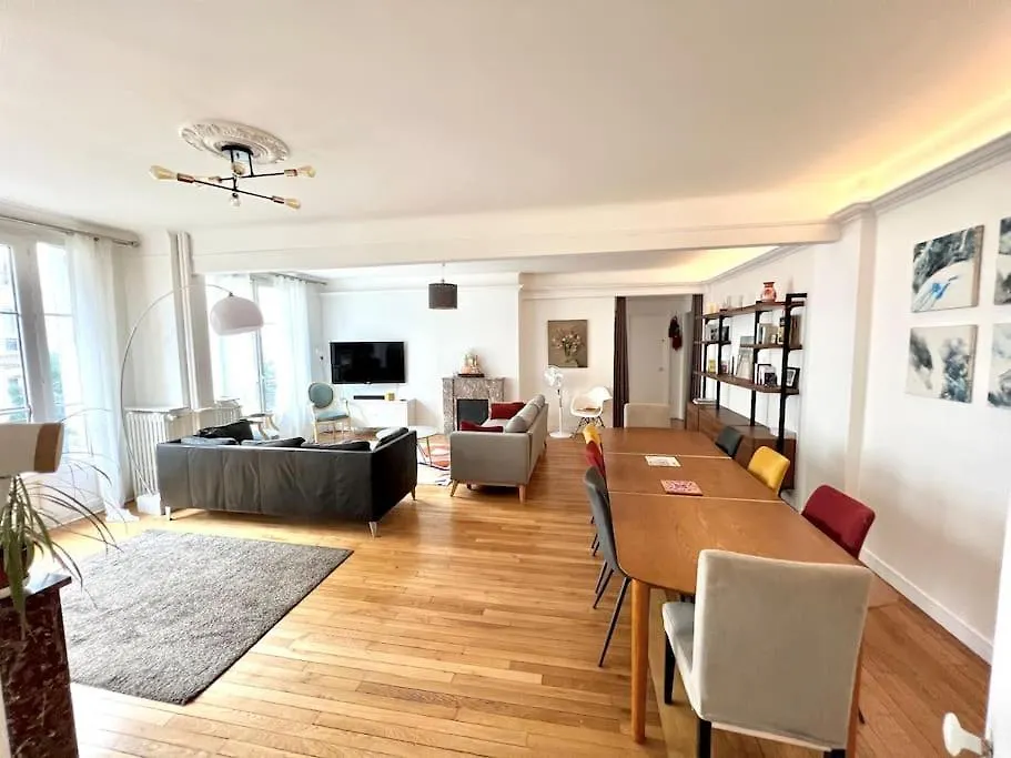 Grand Dans 8 Couchages * Parijs