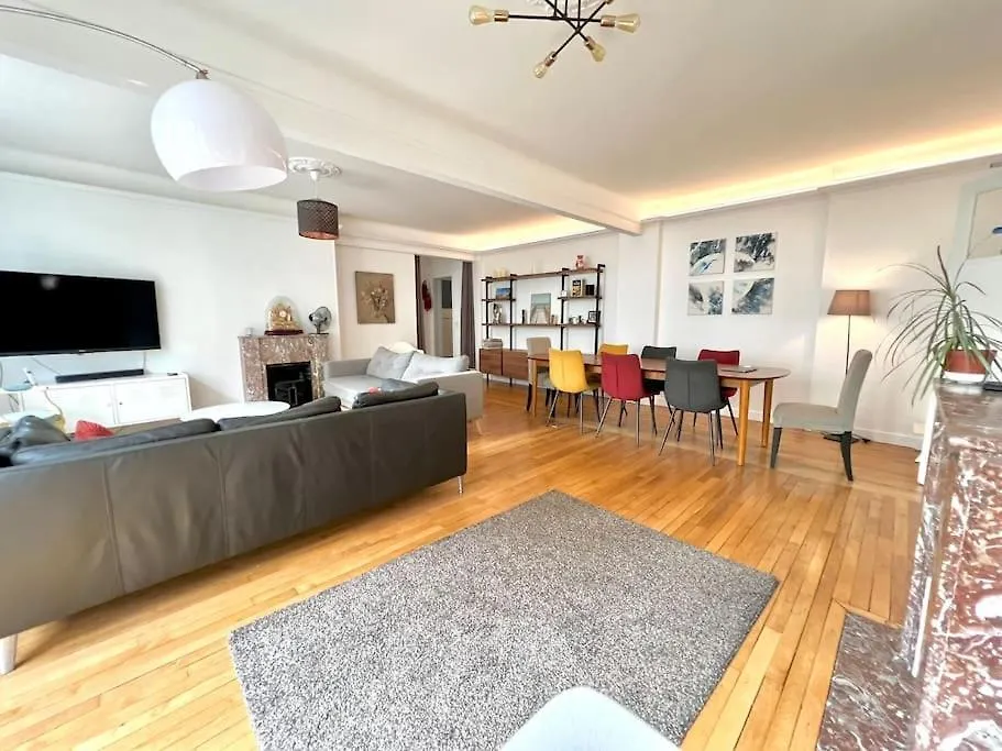 Grand Dans 8 Couchages * Paris